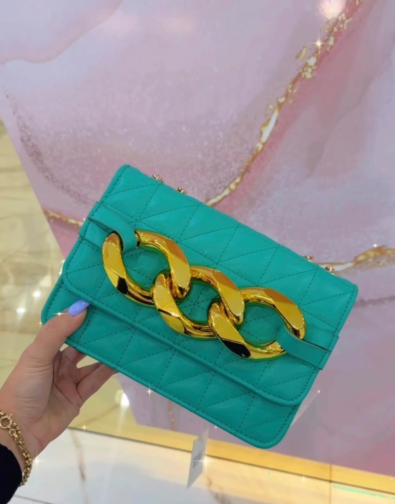 Chānēl media Verde Tiffany